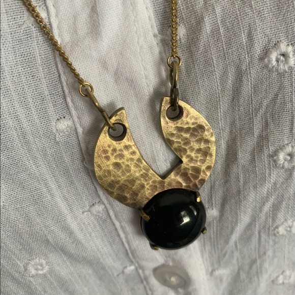 Circle in circle necklace with onyx center stone - Picture 5 of 7